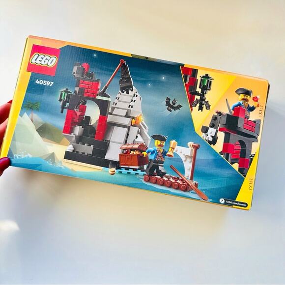 NEW LEGO Creator 40597 Scary Pirate Island 214 Piece Halloween Building Set Kit - Picture 10 of 11